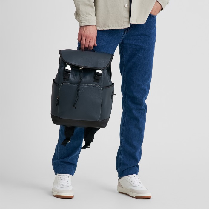 Товар синего цвета с внутренней стороны