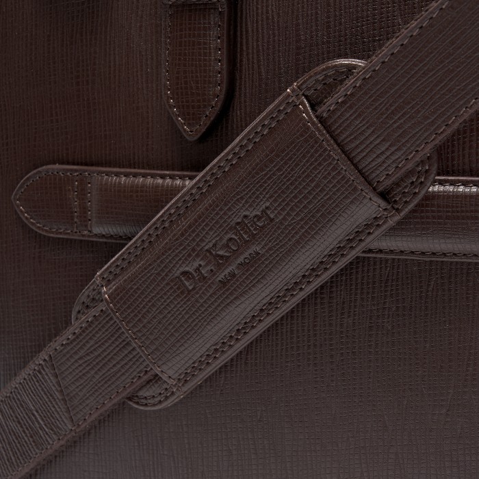 Товар коричневого цвета с внутренней стороны