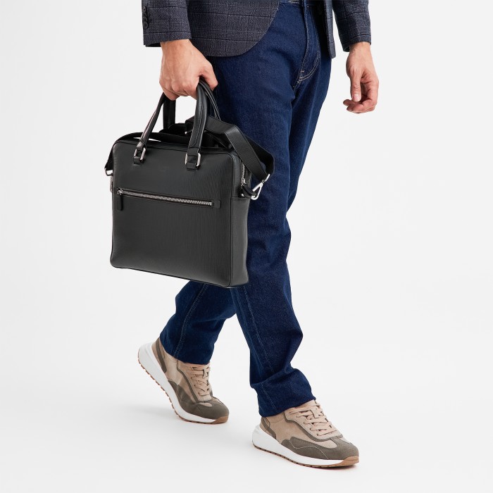 Товар черного цвета с внутренней стороны