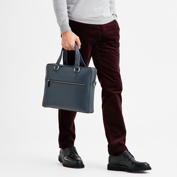 Товар синего цвета с внутренней стороны