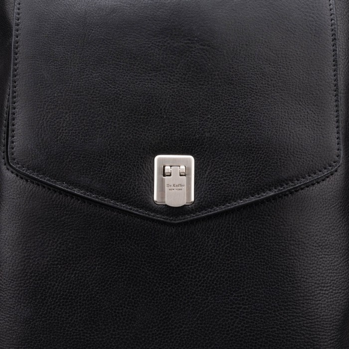 Товар черного цвета с внутренней стороны