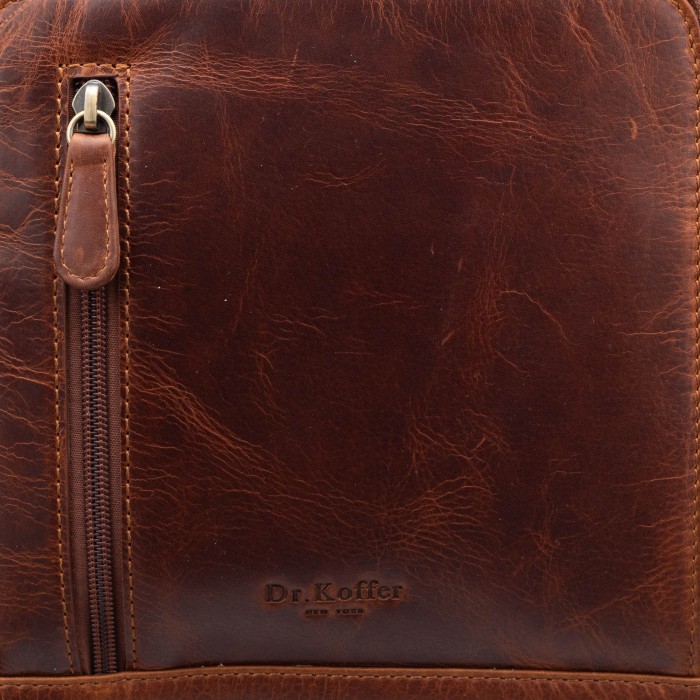 Товар коричневого цвета с внутренней стороны