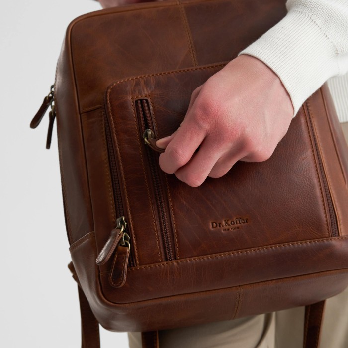 b402818-109-05 рюкзак для взрослого возраста с изнаночной стороны