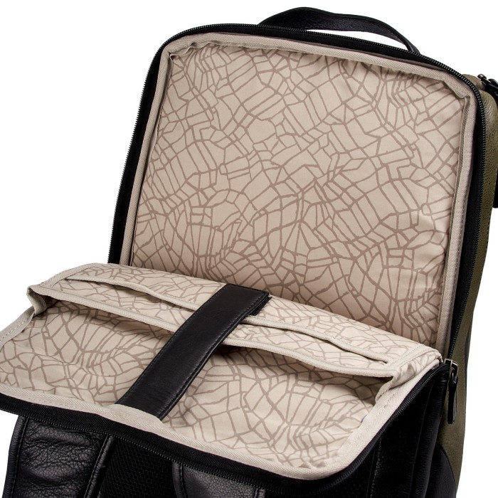 b402821-154-80_04 рюкзак по цене 42900 руб вид справа