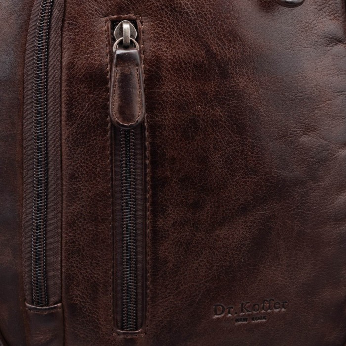 Товар коричневого цвета с внутренней стороны