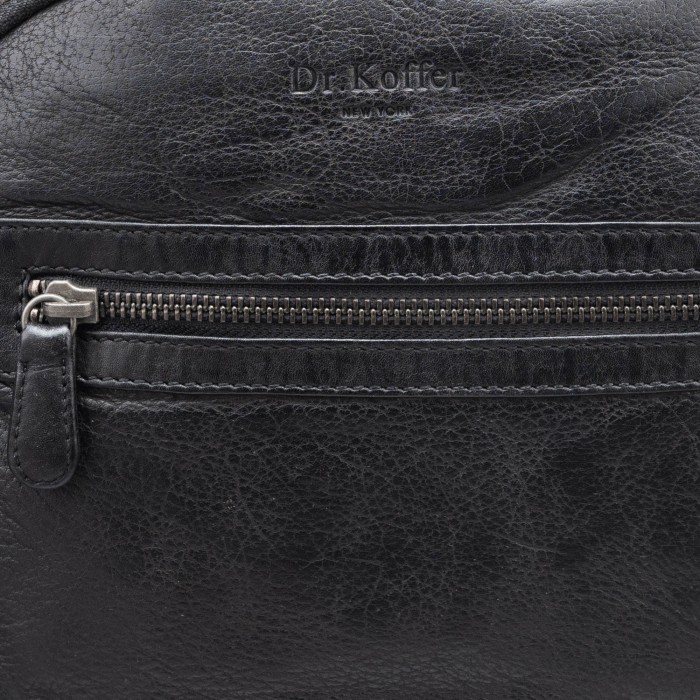 Товар черного цвета с внутренней стороны