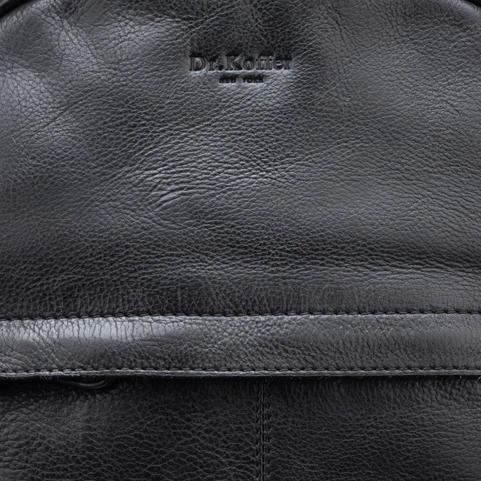 Товар черного цвета с внутренней стороны