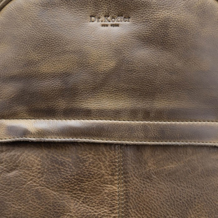 Товар зеленого цвета с внутренней стороны