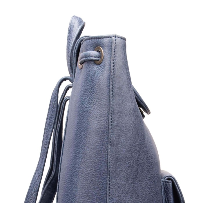 Товар синего цвета с внутренней стороны