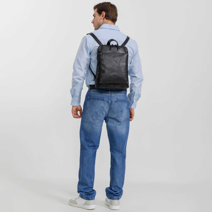 b402830-110-04 рюкзак от бренда dr.koffer вид слева