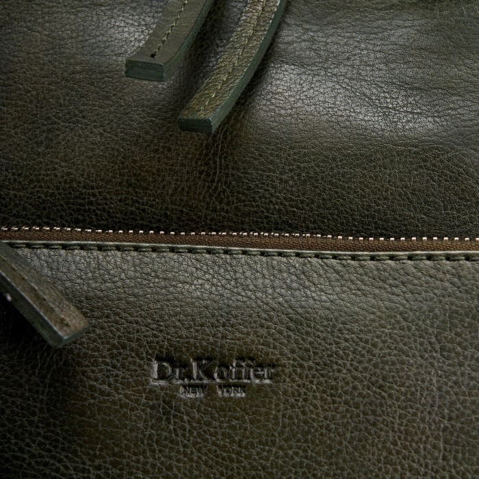 Товар зеленого цвета с внутренней стороны