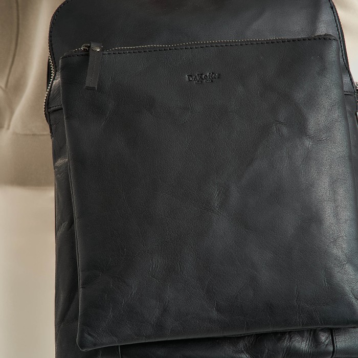 b402830-111-04 рюкзак из америки вид сбоку