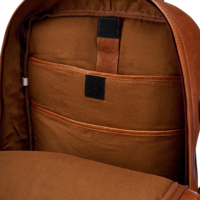 b402833-110-05 рюкзак от бренда dr.koffer вид слева