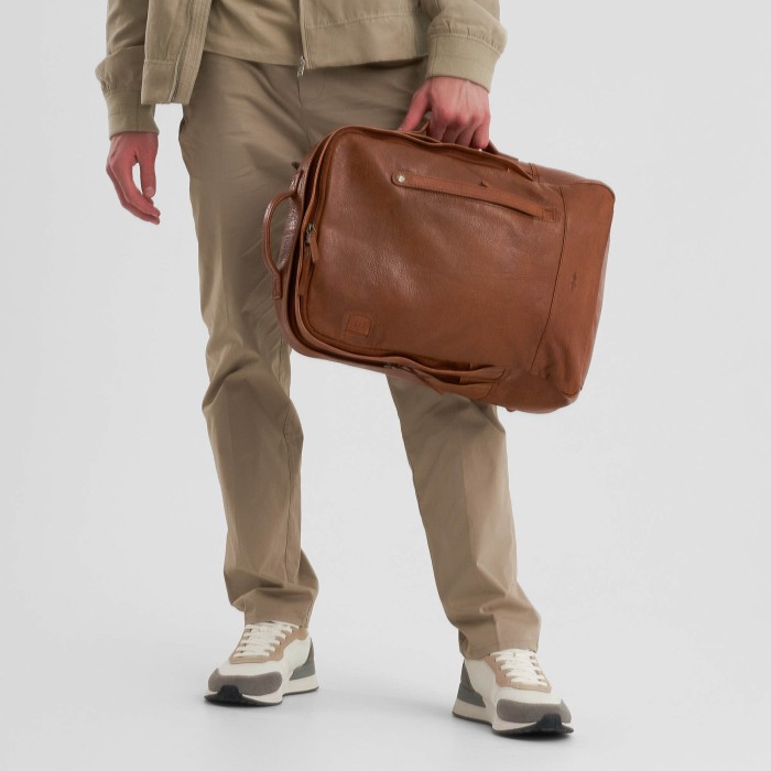 Товар коричневого цвета с внутренней стороны