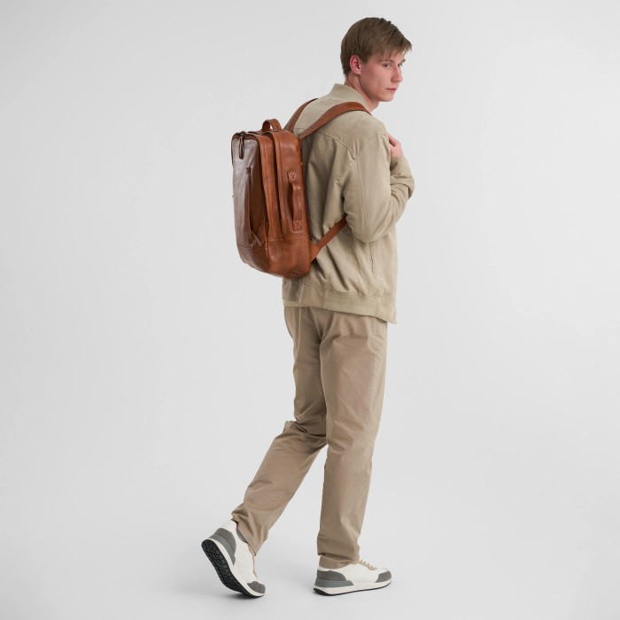 b402833-110-05 рюкзак из кожи спереди