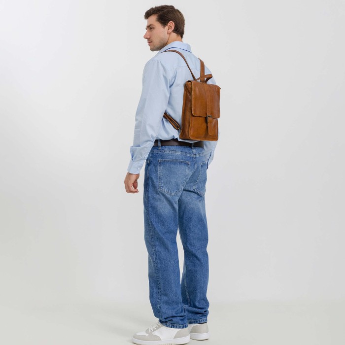 Товар коричневого цвета с внутренней стороны