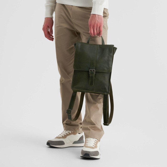 Товар зеленого цвета с внутренней стороны