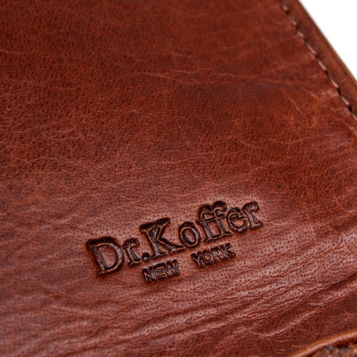 Товар коричневого цвета с внутренней стороны