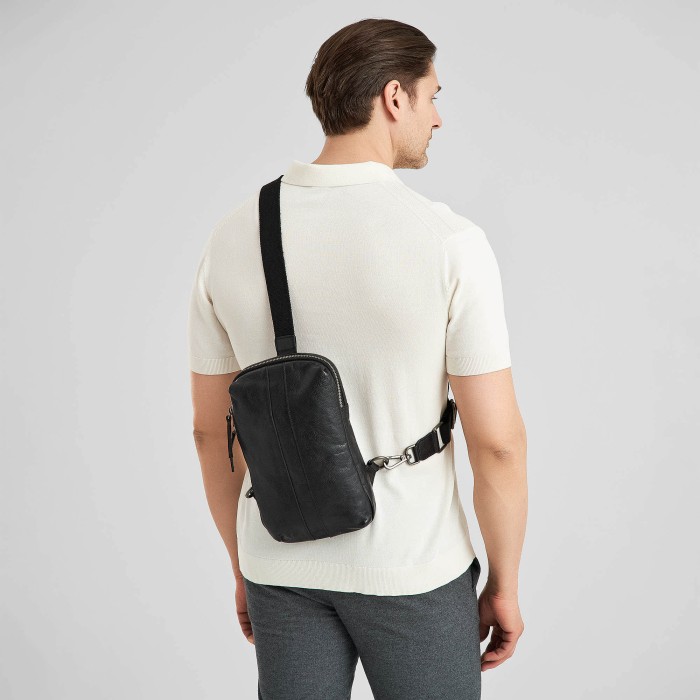 b402851-110-04 рюкзак по цене 17600 руб вид справа