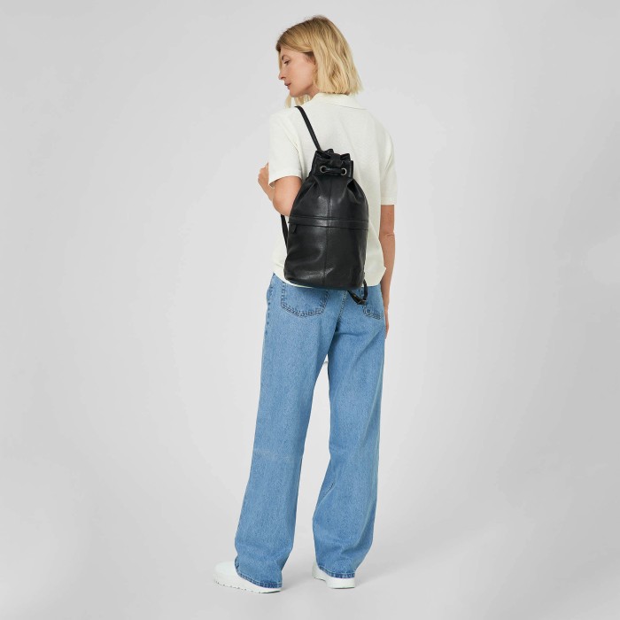 b402854-154-04 рюкзак для взрослого возраста с изнаночной стороны