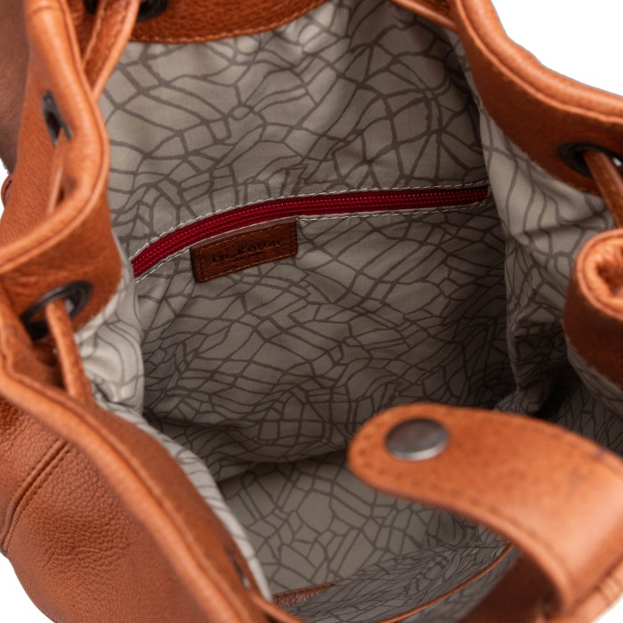 Товар коричневого цвета с внутренней стороны