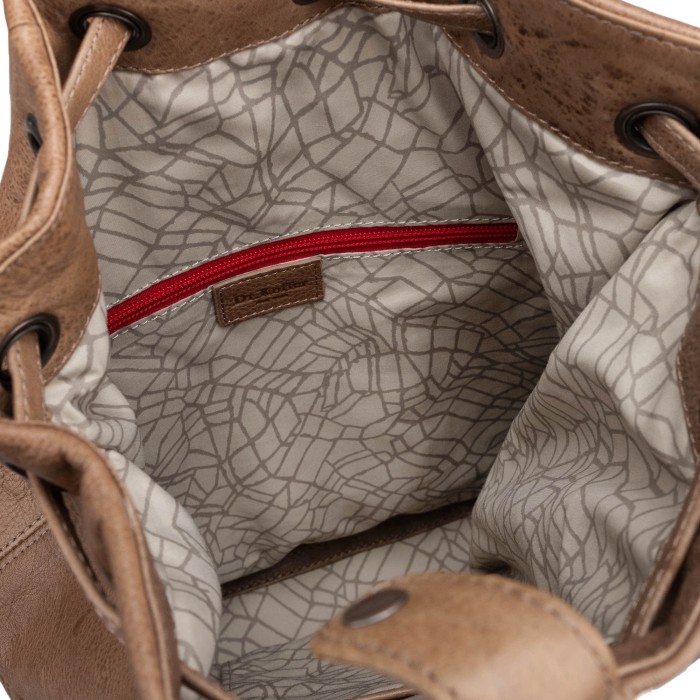 Товар бежевого цвета с внутренней стороны