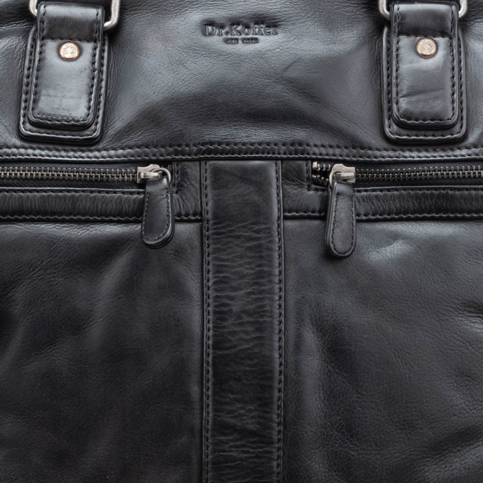 Товар черного цвета с внутренней стороны