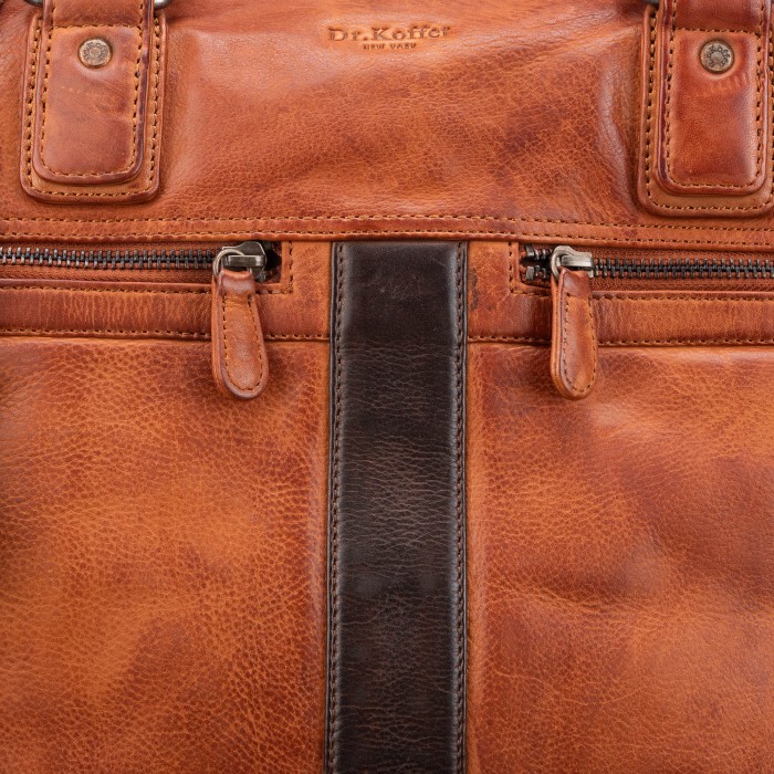 Товар коричневого цвета с внутренней стороны