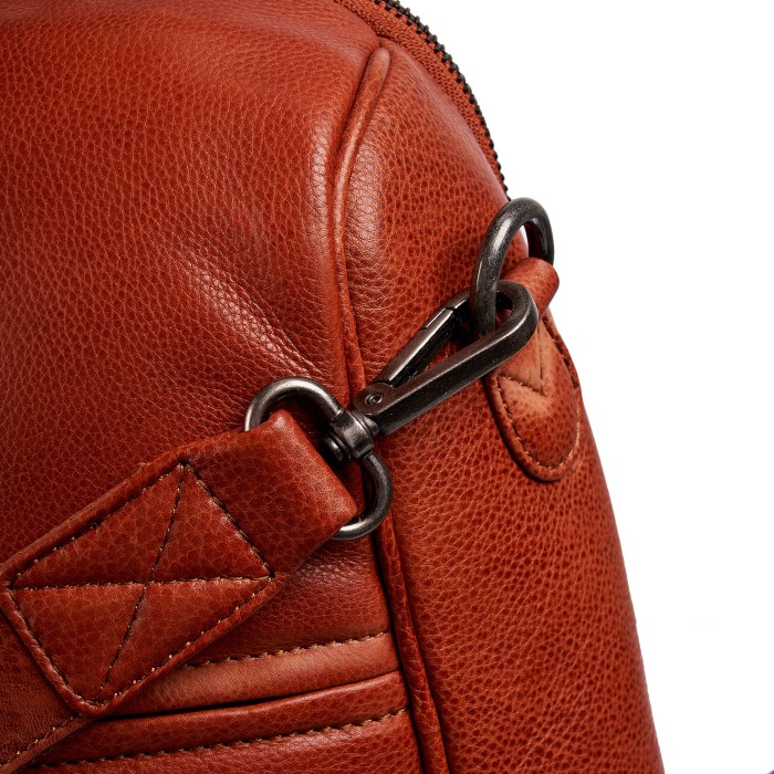 Товар коричневого цвета с внутренней стороны