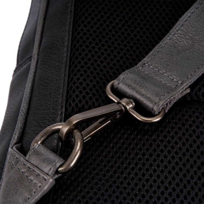 b402864-112-04_77 рюкзак по цене 24100 руб вид справа