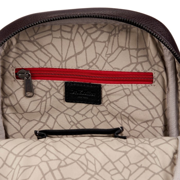 Товар коричневого цвета с внутренней стороны