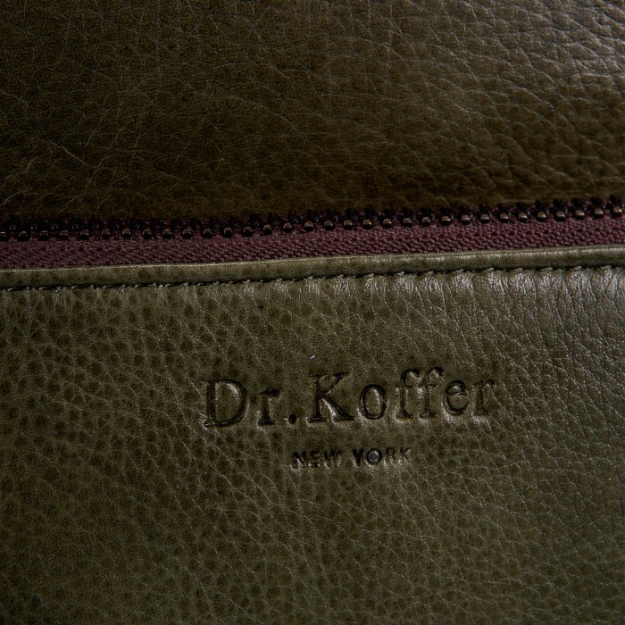 Товар зеленого цвета с внутренней стороны