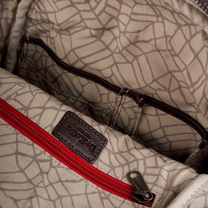 Товар коричневого цвета с внутренней стороны