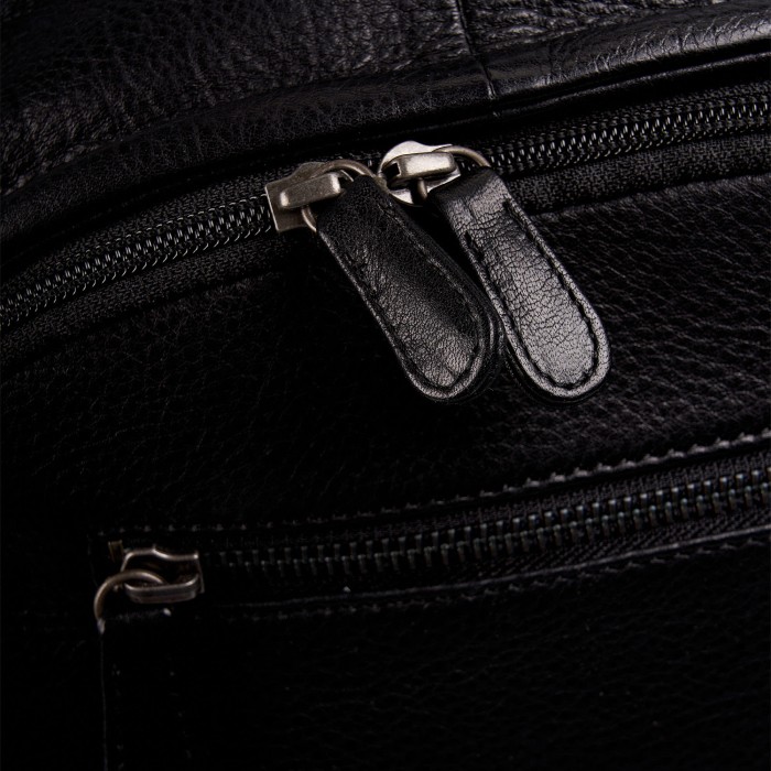 Товар черного цвета с внутренней стороны