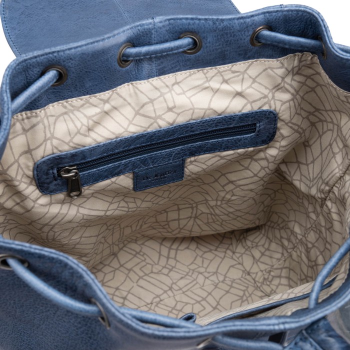 Товар синего цвета с внутренней стороны