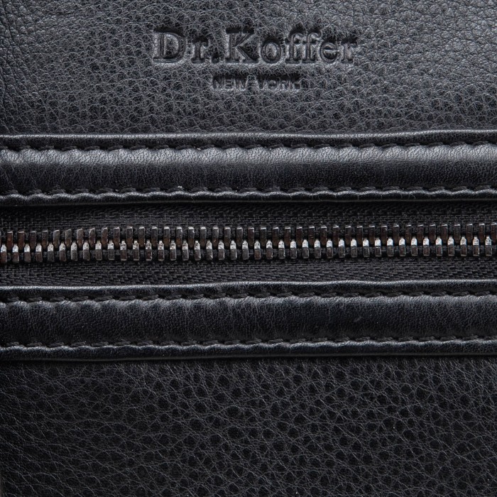 Товар черного цвета с внутренней стороны