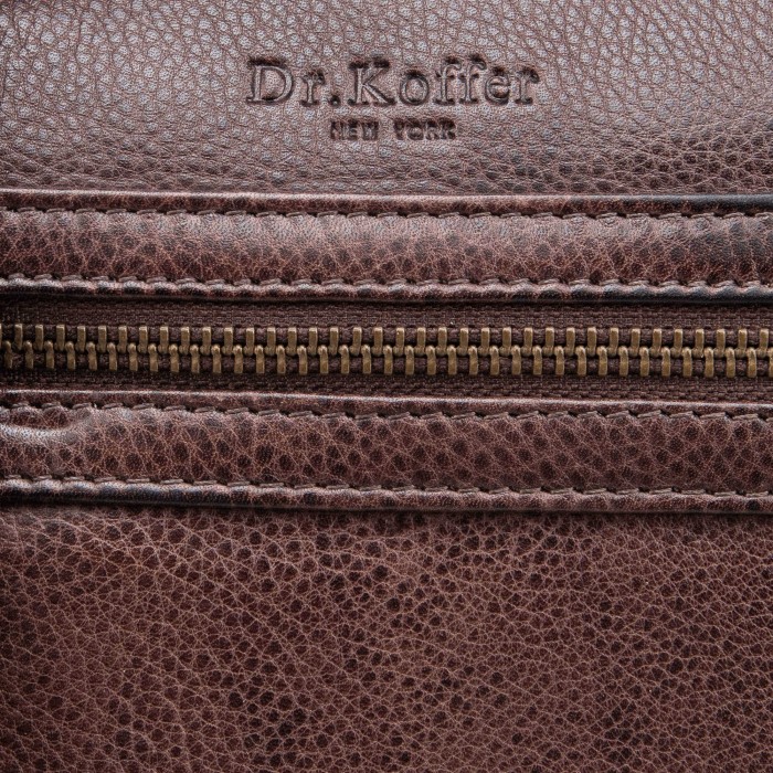 Товар коричневого цвета с внутренней стороны