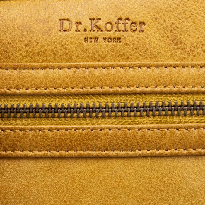 Товар желтого цвета с внутренней стороны