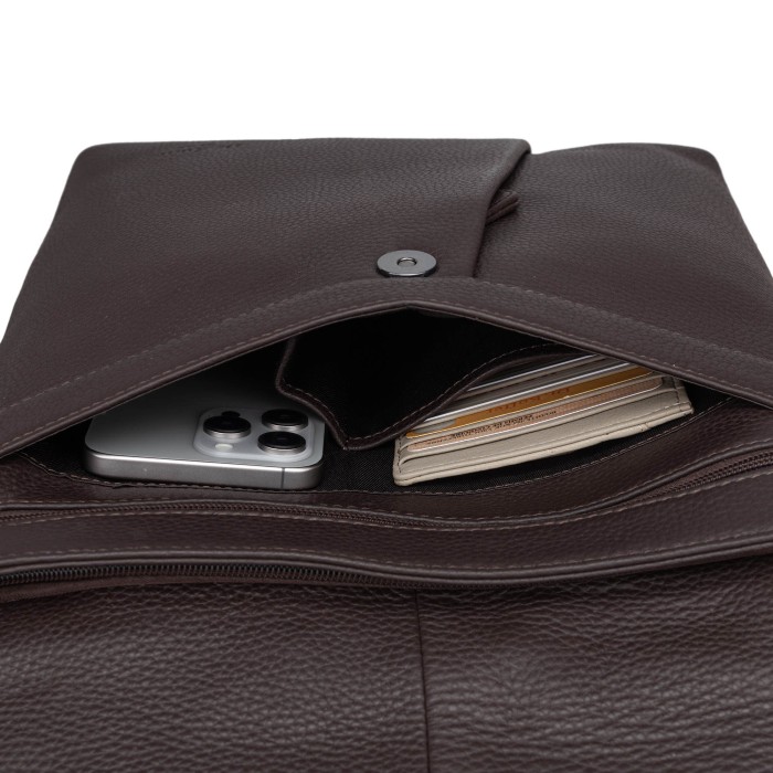 Товар коричневого цвета с внутренней стороны