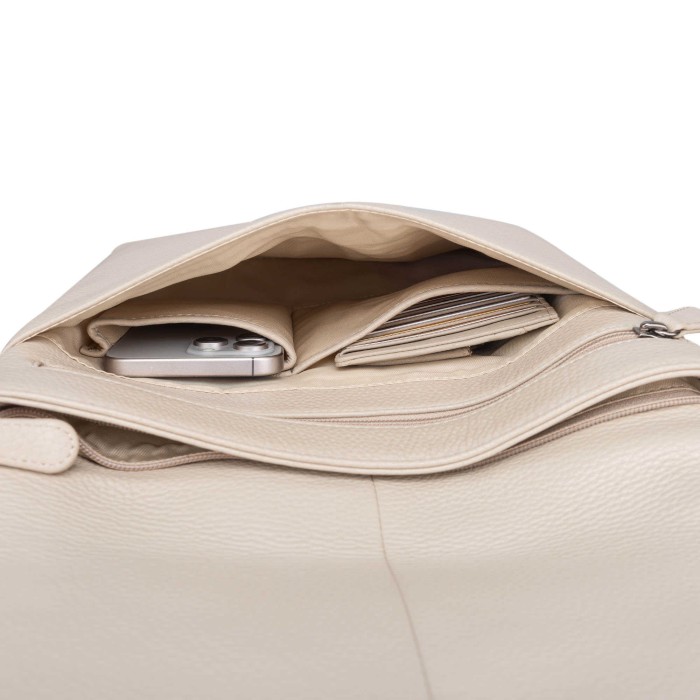 Товар белого цвета с внутренней стороны