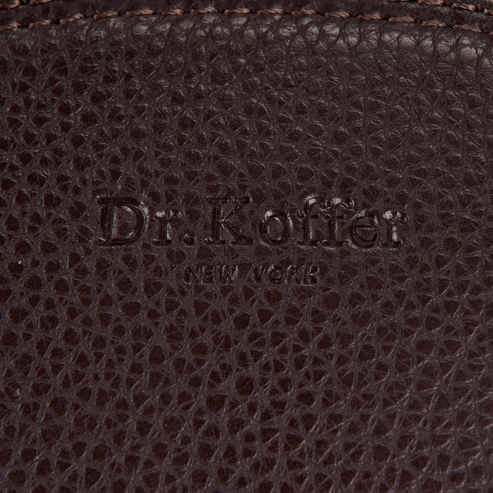 Товар коричневого цвета с внутренней стороны