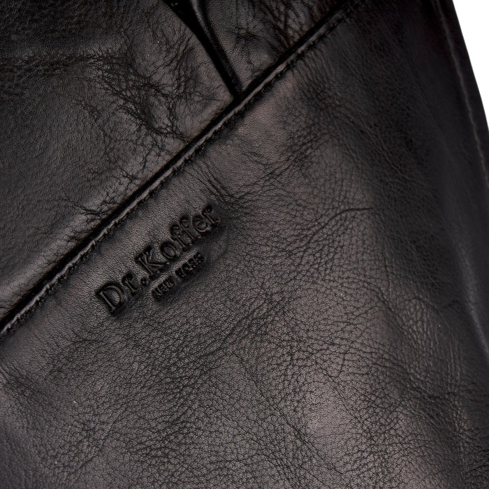 Товар черного цвета с внутренней стороны