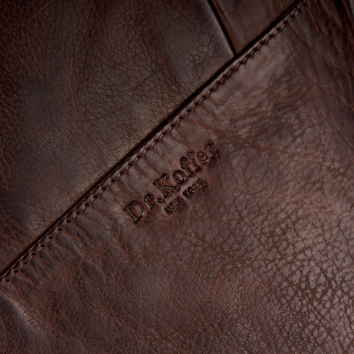 Товар коричневого цвета с внутренней стороны