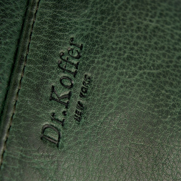 Товар зеленого цвета с внутренней стороны