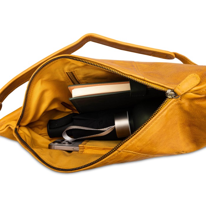 Товар желтого цвета с внутренней стороны