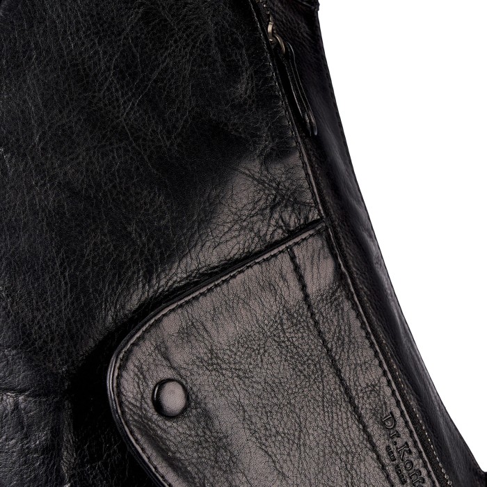 Товар черного цвета с внутренней стороны