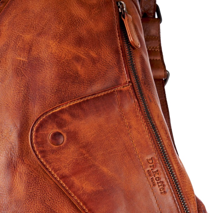 Товар коричневого цвета с внутренней стороны