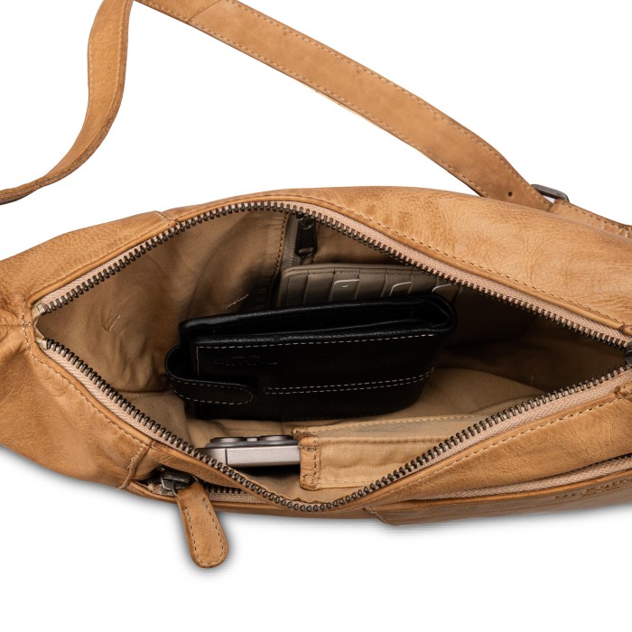 Товар белого цвета с внутренней стороны