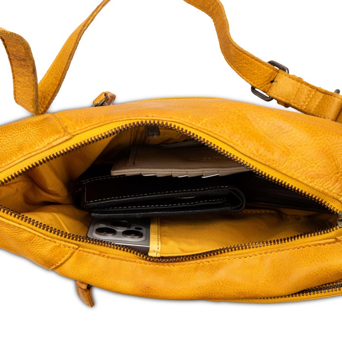 Товар желтого цвета с внутренней стороны