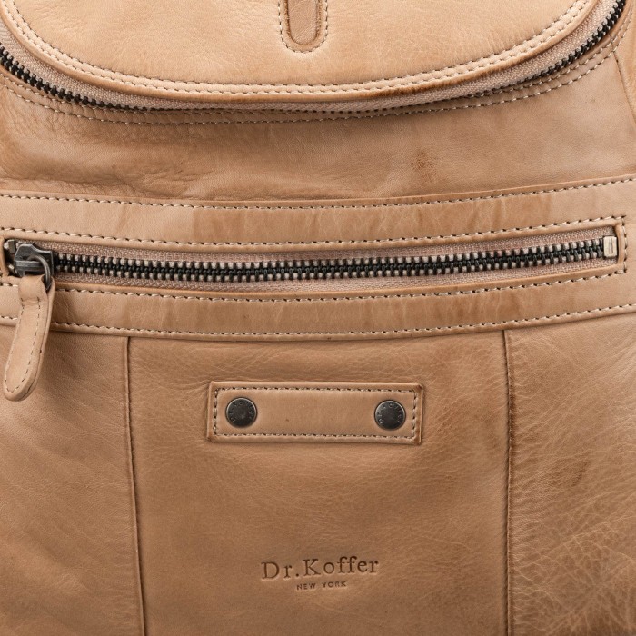 Товар белого цвета с внутренней стороны